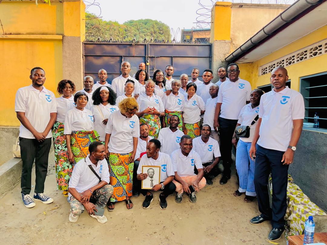 Photo de Groupe — Toute l'équipe de Saint François Xavier réunie — Complexe Scolaire Saint François Xavier