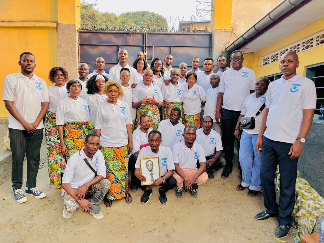 Notre Grande Famille — Le personnel au complet de notre complexe scolaire — Complexe Scolaire Saint François Xavier