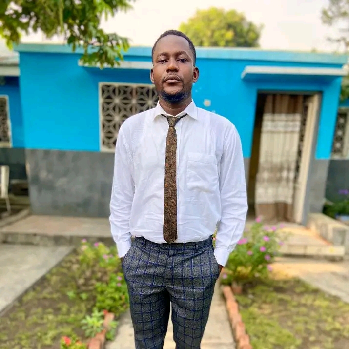 Photo de Nguisani Romain, Informaticien au Complexe Scolaire Saint François Xavier